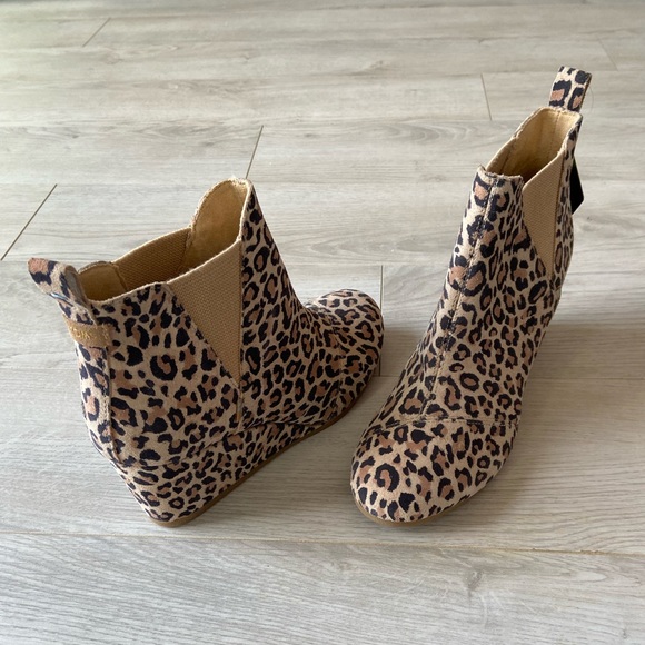 Toms Cheetah Print Kelsey Wedge Bootie - Picture 4 of 5